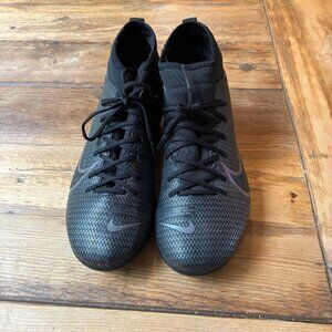 Nike Soccer Cleat - Size 6Y